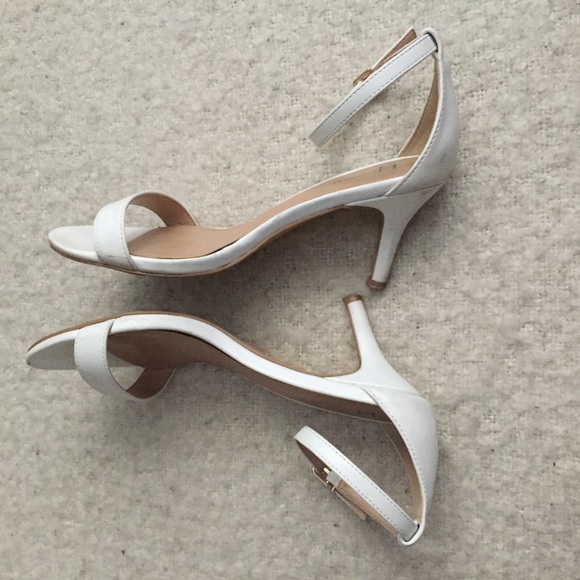 🌬 White Ankle Strap Kitten Heels - Picture 3 of 4